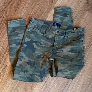 GAP Green Camouflage Pants